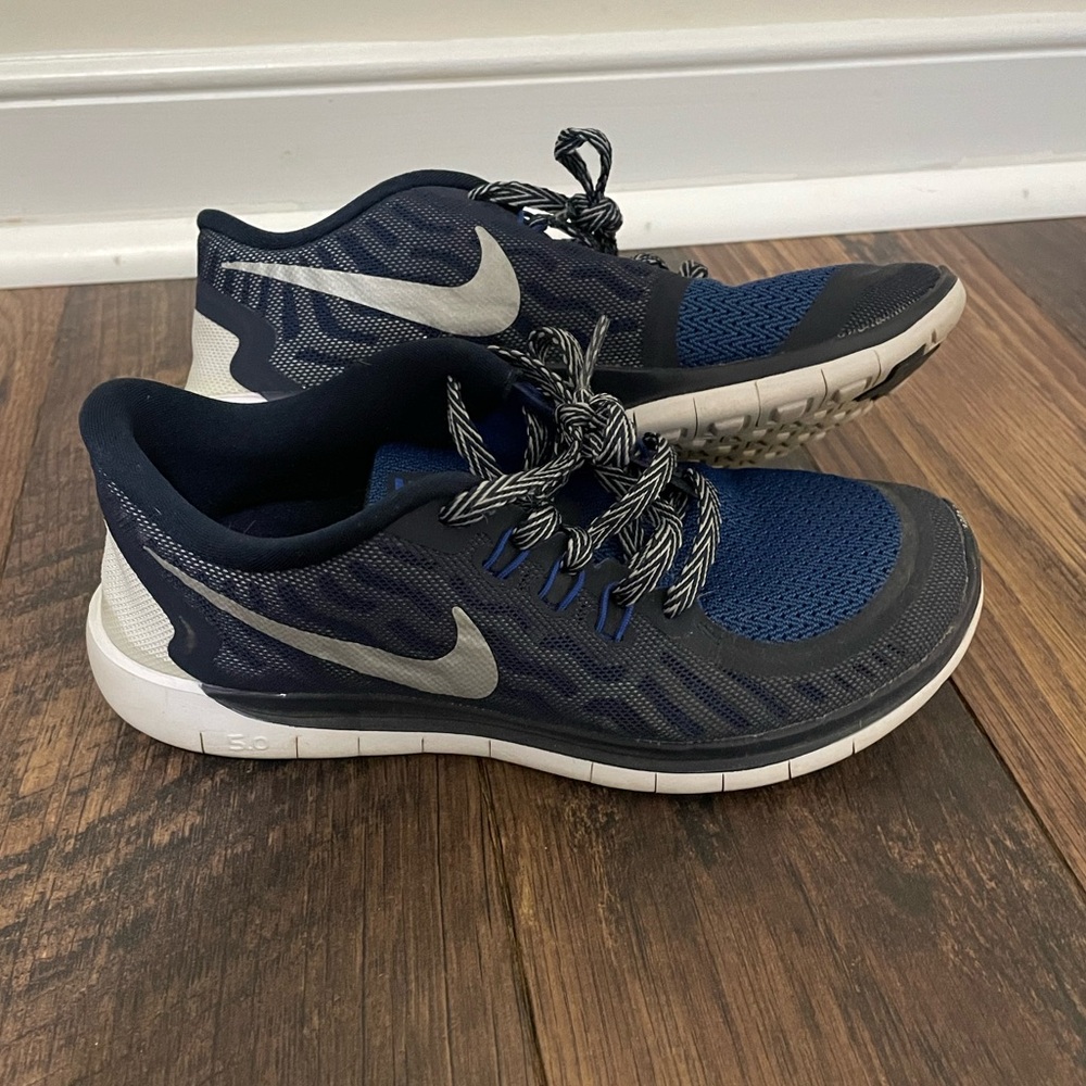 Nike sneaker size 3.5 youth